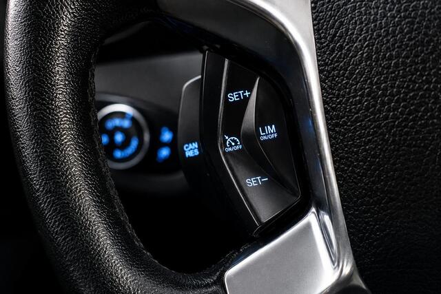 Ford TRANSIT CONNECT 1.5 EcoBlue 100PK L2 - Airco - Cruise - Trekhaak - Verw. voorruit - €8.450,- Ex. BTW