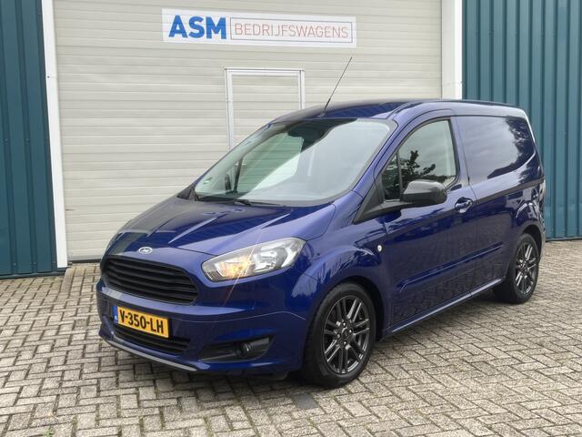 Ford TRANSIT COURIER 1.5 96Pk TDCI Sport / Cruise / Airco / Schuifdeur / Navi / Trekhaak / Lease ¤221,- pm / Apk t/m 20-12-2024