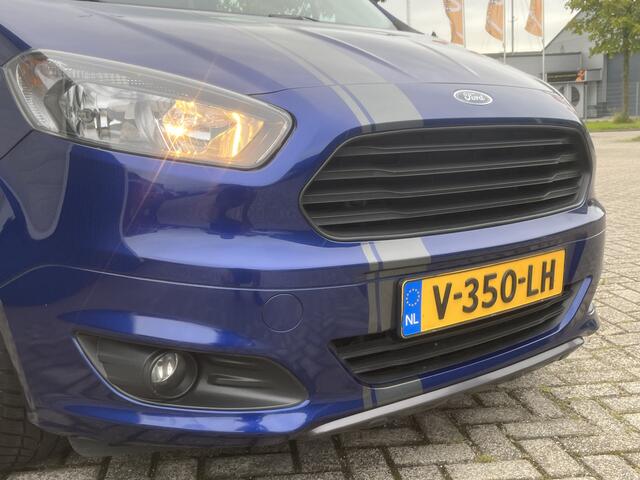 Ford TRANSIT COURIER 1.5 96Pk TDCI Sport / Cruise / Airco / Schuifdeur / Navi / Trekhaak / Lease ¤221,- pm / Apk t/m 20-12-2024