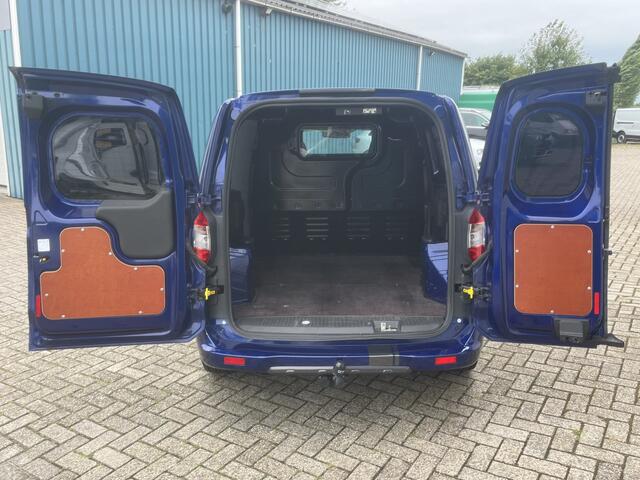 Ford TRANSIT COURIER 1.5 96Pk TDCI Sport / Cruise / Airco / Schuifdeur / Navi / Trekhaak / Lease ¤221,- pm / Apk t/m 20-12-2024