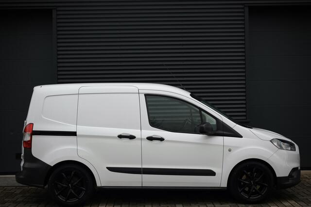 Ford TRANSIT COURIER 1.0 | Marge | BTW & BPM Vrij | Airco | MF Stuur | Schuifdeur | Elek. ramen | 6 Versnellingen | Nieuwe APK | Onderhoudsbeurt