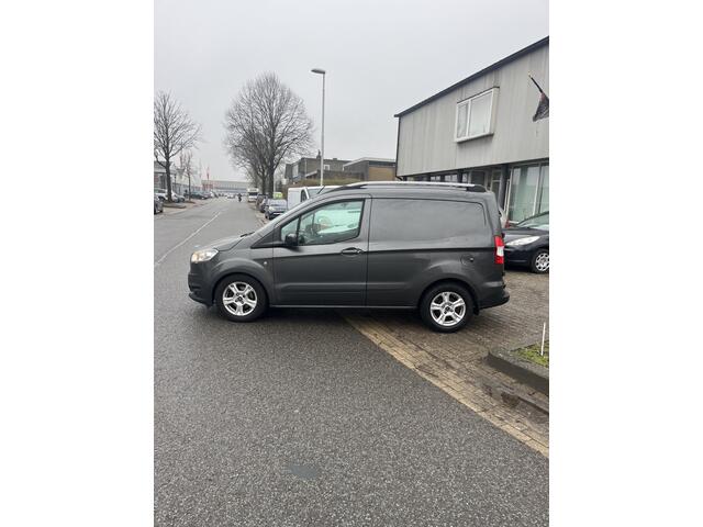 Ford TRANSIT COURIER 1.5 TDCI Trend Clima,Zeer nette en perfect rijdende Courier. Auto heeft alle extra,s 128013 km met nap