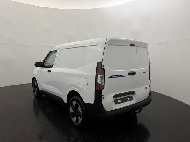 Ford TRANSIT COURIER E-Transit Trend 44 kWh met o.a. een Trekhaak, navigatie systeem, dodehoekdetectie, adaptieve cruise control