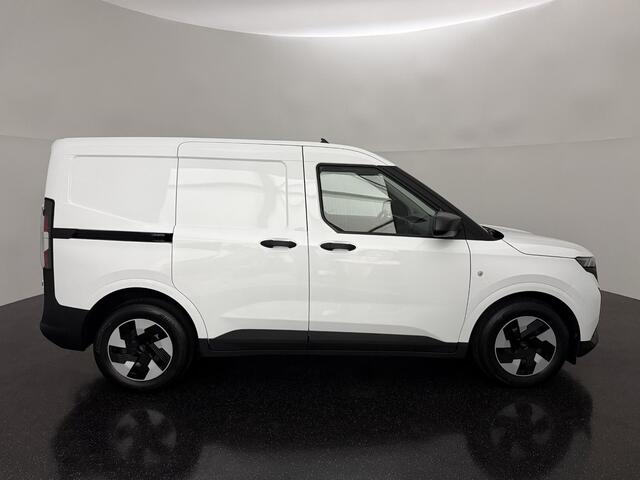 Ford TRANSIT COURIER E-Transit Trend 44 kWh met o.a. een Trekhaak, navigatie systeem, dodehoekdetectie, adaptieve cruise control