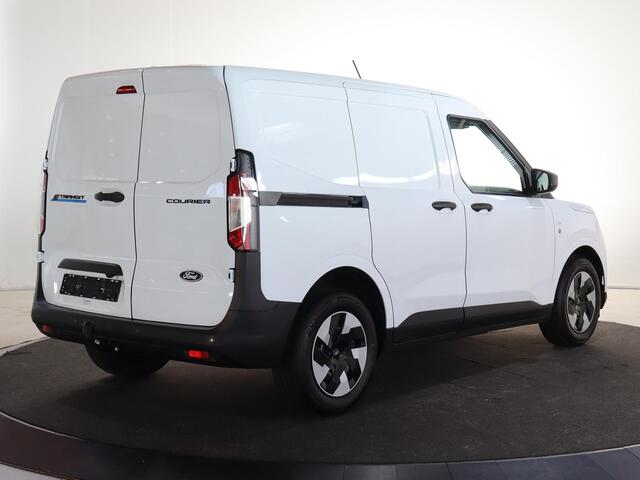 Ford TRANSIT COURIER E-Transit Trend 44 kWh PARKEERSENSOREN V+A, CARPLAY, CRUISE CONTROL, ACHTERUITRIJ CAMERA, 16'' RESERVEWIEL, LED LAADRUIMTEVERLICHTING , LAADVLOERBESCHERMING, RUBBER , TREKHAAK
