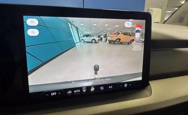 Ford TRANSIT COURIER E-Transit Trend 44 kWh 136pk Trekhaak | LED Laadruimte verlichting | Laadvloerbescherming Rubber | Reserveband