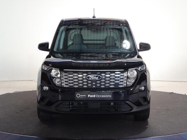 Ford TRANSIT COURIER E-Transit Limited 46 kWh 17'' LICHTMETALEN VELGEN, WINTERPACK, CLIMATE CONTROL, ACHTERUITRIJ CAMERA + PARKEERSENSOREN VOOR, DRIVER ASSISTANCE PACK INCL. NAVIGATIE, 16'' RESERVEWIEL, LED LAADRUIMTEVERLICHTING , LAADVLOERBESCHERMING, RUBBER , TREKHAAK