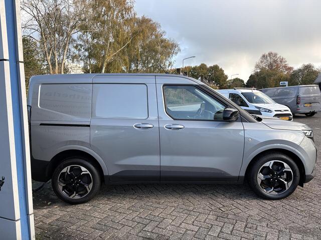 Ford TRANSIT COURIER E-Transit Limited 44 kWh 136pk | Adaptive cruise control | Navigatie | Laadvloerbescherming | Trekhaak | LED Laadruimteverlichting |
