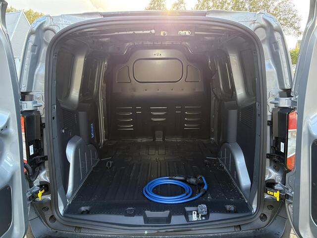 Ford TRANSIT COURIER E-Transit Limited 44 kWh 136pk | Adaptive cruise control | Navigatie | Laadvloerbescherming | Trekhaak | LED Laadruimteverlichting |