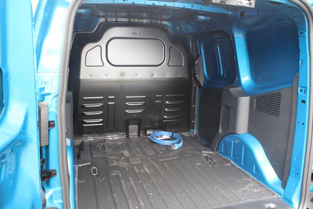 Ford TRANSIT COURIER E-Transit Limited 44 kWh 136pk | DEMO | Trekhaak | Driver Assistance Pack met Navigatie | Led laadruimte verlichting | Laadvloerbescherming Rubber