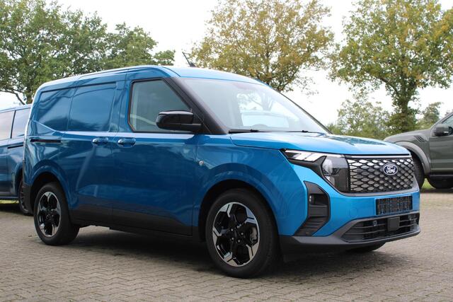 Ford TRANSIT COURIER E-Transit Limited 44 kWh 136pk | DEMO | Trekhaak | Driver Assistance Pack met Navigatie | Led laadruimte verlichting | Laadvloerbescherming Rubber