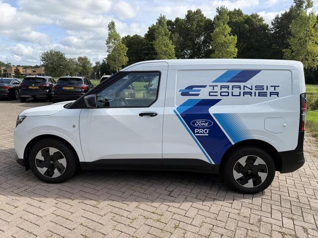 Ford TRANSIT COURIER E-Transit Trend 44 kWh 136pk Trekhaak | Achteruitrijcamera | Adaptieve Cruise | Navigatie