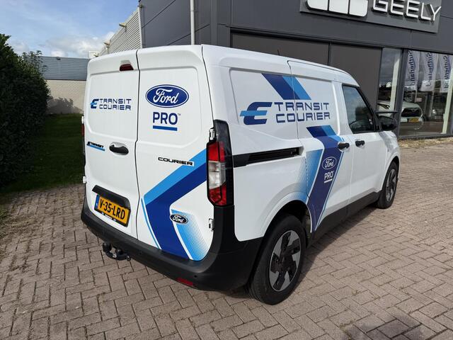 Ford TRANSIT COURIER E-Transit Trend 44 kWh 136pk Trekhaak | Achteruitrijcamera | Adaptieve Cruise | Navigatie