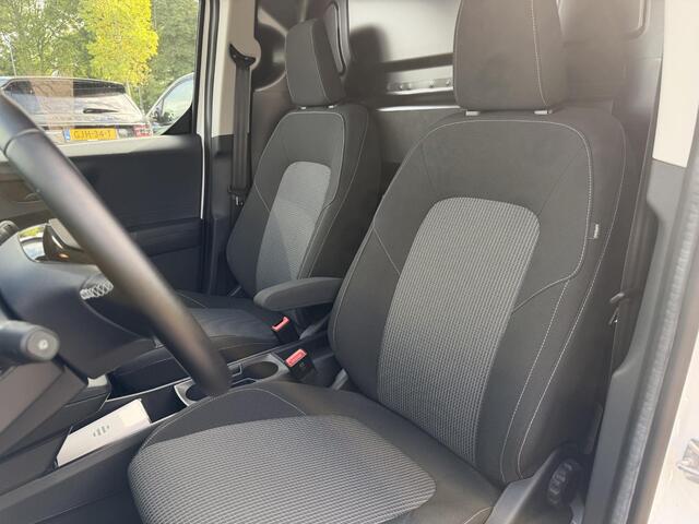 Ford TRANSIT COURIER E-Transit Trend 44 kWh 136pk Trekhaak | Achteruitrijcamera | Adaptieve Cruise | Navigatie