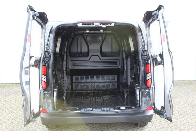 Ford TRANSIT CUSTOM 320 2.0-136pk TDCI L2H1 'Trend'. Overtuig u van de rijkwaliteiten van dit nieuwe model Ford Transit Custom. Camera, LED koplampen, Cruise Control, Aut. Airco, App Connect, Winterpack.