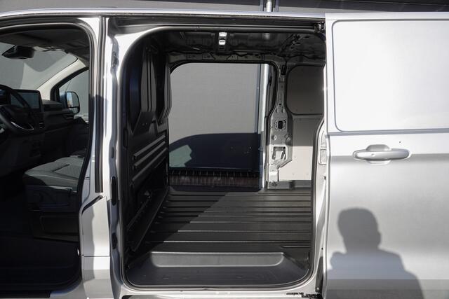 Ford TRANSIT CUSTOM L2H1 2.0Tdci 170Pk Aut. | 19'' | Spoilerpack | Trekhaak Wegklapbaar | Moondust Zilver