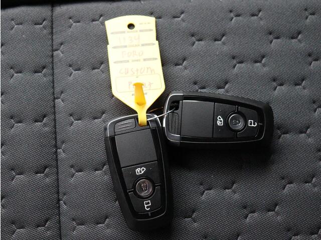 Ford TRANSIT CUSTOM 320 2.0 TDCI L2H1 Limited ACC | Keyless Entry | 170PK!