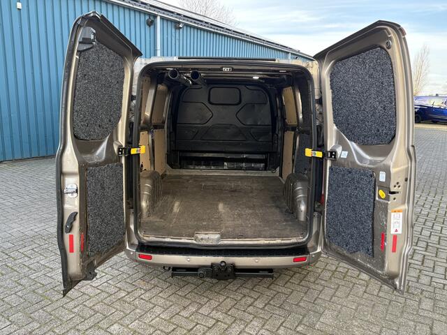 Ford TRANSIT CUSTOM 280 2.0 131Pk TDCI L1H1 Limited / Cruise / Airco / Navi / Trekhaak / Apk t/m 31-01-2026