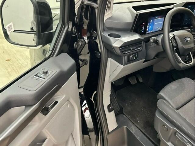 Ford TRANSIT CUSTOM Tourneo L2H1 Dubbel Cabine Limited DC Titanium 170pk opt.