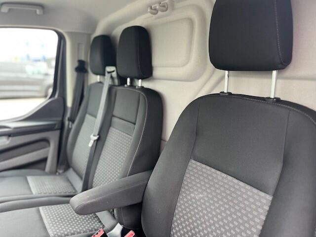 Ford TRANSIT CUSTOM 300 2.0 TDCI L2H1 Trend AUTOMAAT I CAMERA I DUBB. SCHUIFDEUR PDC I TREKHAAK I 3PERS. I CRUISE