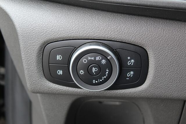 Ford TRANSIT CUSTOM 300 2.0-130pk TDCI L2H1 Limited AUTOMAAT ! Keurige nette en luxe Ford Transit Custom, slechts 47.000km !. Airco, schuifdeur li+re, LM wielen, stoel-, spiegel- en voorraamverw., side en lane assist, 3-zits, navigatie, telefoonvoorb., camera, pdc v+a, cruis