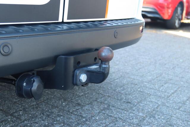 Ford TRANSIT CUSTOM 320 2.0 TDCI L2H1 TREND DC 6-PERS. | TREKHAAK | CAMERA | CARPLAY | VOORRUITVERW. | CRUISE | DAKDRAGERS