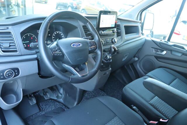 Ford TRANSIT CUSTOM 320 2.0 TDCI L2H1 TREND DC 6-PERS. | TREKHAAK | CAMERA | CARPLAY | VOORRUITVERW. | CRUISE | DAKDRAGERS