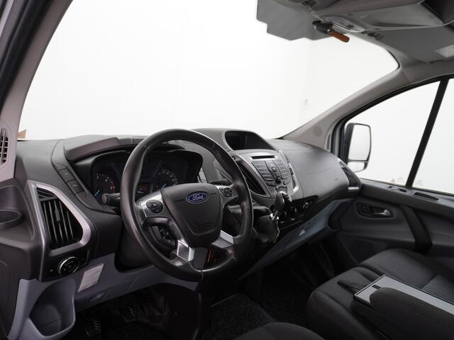 Ford TRANSIT CUSTOM 270 2.0TDCI L1H1 Airco Trekhaak Cruise Control PDC Voorruit Verwarmbaar Bluetooth Trend Imperiaal Betonplex vloer Inbouwkasten 1e Eigenaar Euro 6