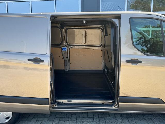Ford TRANSIT CUSTOM 2.0 TDCI 130PK L2H1 GB / Navi / 2700kg Trekhaak / Voorruitverwar
