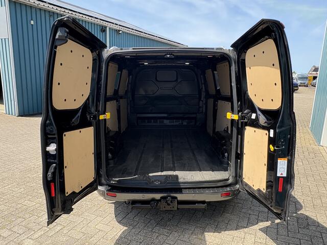 Ford TRANSIT CUSTOM 300 2.0 130Pk TDCI L2H1 Limited / Cruise / Airco / Navi / Trekhaak / Apk t/m 12-08-2025