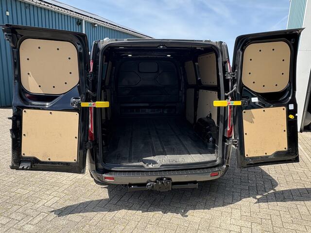 Ford TRANSIT CUSTOM 300 2.0 130Pk TDCI L2H1 Limited / Cruise / Airco / Navi / Trekhaak / Apk t/m 12-08-2025