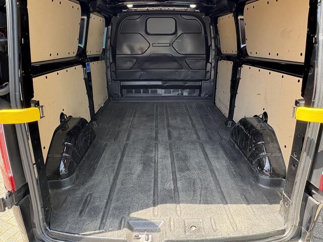 Ford TRANSIT CUSTOM 300 2.0 130Pk TDCI L2H1 Limited / Cruise / Airco / Navi / Trekhaak / Apk t/m 12-08-2025