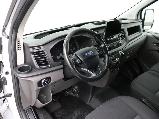 Ford TRANSIT CUSTOM 2.0TDCI 130PK Lang | 2xSchuifdeur | Kastinrichting | Navigatie | Airco | 3-Persoons | Trekhaak