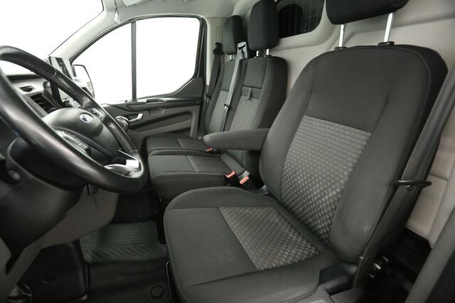 Ford TRANSIT CUSTOM 300 2.0 TDCI L2H1 Airco Camera Carplay Cruise LED Navi PDC 3 Persoons Trekhaak