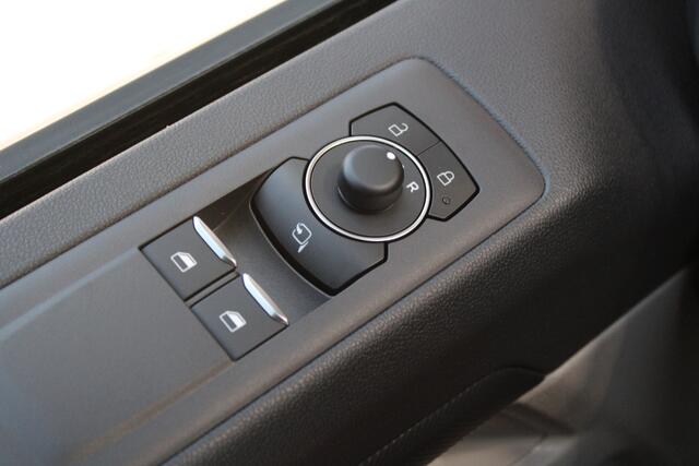 Ford TRANSIT CUSTOM 320 2.0 TDCI L2H1 Limited 136pk - Stoel/Stuurverwarming - Camera - Keyless - ACC - Dodehoek - Rijklaar