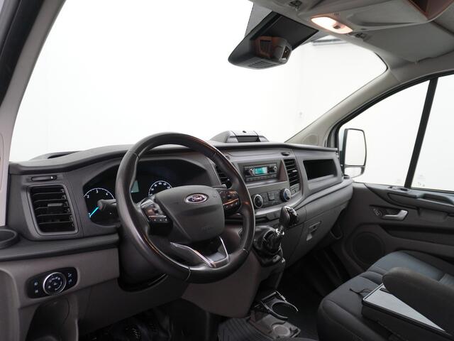 Ford TRANSIT CUSTOM 280 2.0TDCI 105PK L1H1 Airco Cruise Control Trekhaak PDC Bluetooth DAB 3-Persoons Trend Schuifdeur Betonplex Wandbetimmering Kastenbouw Euro 6 1e Eigenaar 2.500KG Trekgewicht