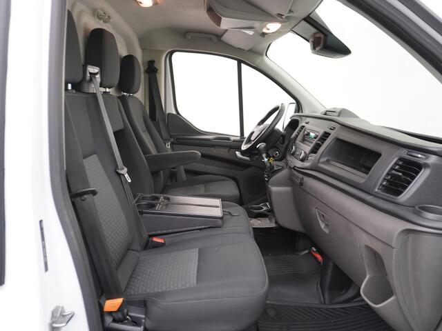 Ford TRANSIT CUSTOM 280 2.0TDCI 105PK L1H1 Airco Cruise Control Trekhaak PDC Bluetooth DAB 3-Persoons Trend Schuifdeur Betonplex Wandbetimmering Kastenbouw Euro 6 1e Eigenaar 2.500KG Trekgewicht