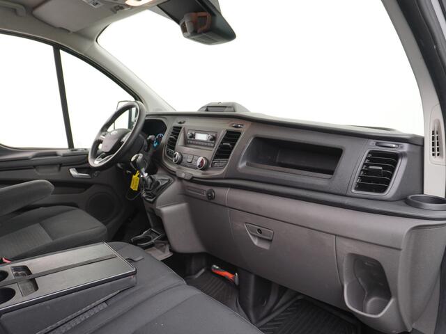 Ford TRANSIT CUSTOM 280 2.0TDCI 105PK L1H1 Airco Cruise Control Trekhaak PDC Bluetooth DAB 3-Persoons Trend Schuifdeur Betonplex Wandbetimmering Kastenbouw Euro 6 1e Eigenaar 2.500KG Trekgewicht