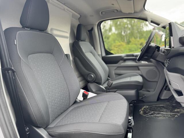 Ford TRANSIT CUSTOM E-Transit 340 L2 Limited/Titanium 65 kWh / 218pk | SCI | Ford voorraad | Premium Lak: Grey Matter, Limited interieurbekleding, verwarmbare passagiersstoel (8-weg verstelbaar), centrale dubbele vergrendeling, 17 inch lichtmetalen velgen, Driver Assistance 