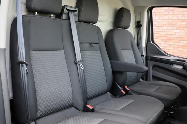 Ford TRANSIT CUSTOM 340 2.0 TDCI 190 PK L2H1 | Raptor Edition | Blind Spot | Bi-Xenon | Navigatie | Camera | CarPlay | 3-Zitter | DAB | Cruise control | PDC V+A | LED | Nieuwe APK | Dealer onderhouden