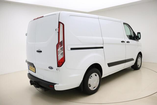 Ford TRANSIT CUSTOM 280 2.0 TDCI L1H1 Trend | Navigatie | Trekhaak | Achteruitrijcamera | 3-Zits | Laadruimte afwerking | Airco