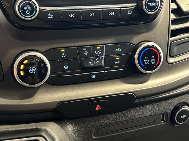 Ford TRANSIT CUSTOM 300 2.0 TDCI L2H1 Limited | Navigatie/Android/Apple Carplay | Trekhaak | Laadruimte Inrichting | Lichtmetalen 16" | Parkeersensoren Voor en Achter | Cruise Control | Airco |