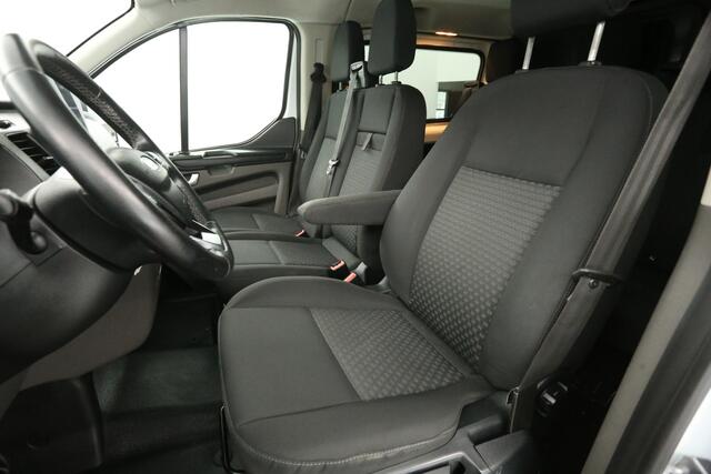 Ford TRANSIT CUSTOM 320 2.0 TDCI L2H1 Limited | DC | Airco | Cruise | Camera | Trekhaak | Carplay | Parkeersens.