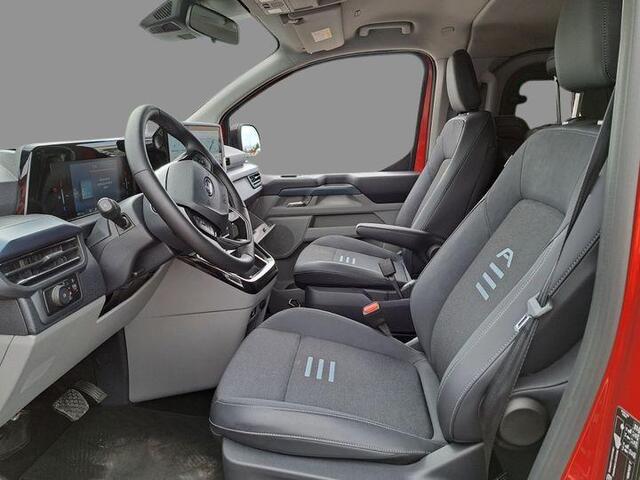 Ford TRANSIT CUSTOM Tourneo 340 L2H1 Active 65 kWh 218pk | Driver Assistance Pack | Verwarmde Voorstoelen | 8 persoons | Uniek in Nederland!