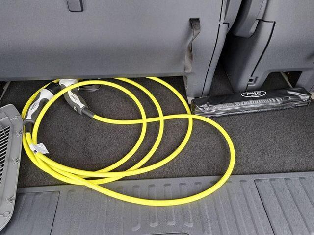 Ford TRANSIT CUSTOM Tourneo 340 L2H1 Active 65 kWh 218pk | Driver Assistance Pack | Verwarmde Voorstoelen | 8 persoons | Uniek in Nederland!