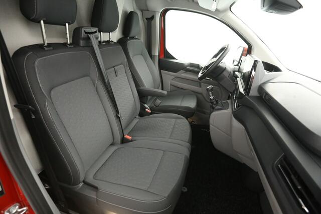 Ford TRANSIT CUSTOM 320 2.0 TDCI L2H1 Limited | Camera | Carplay | Stoel/Stuur verwarmd | Airco | 3-Zits | Virtual | Adaptive Cruise