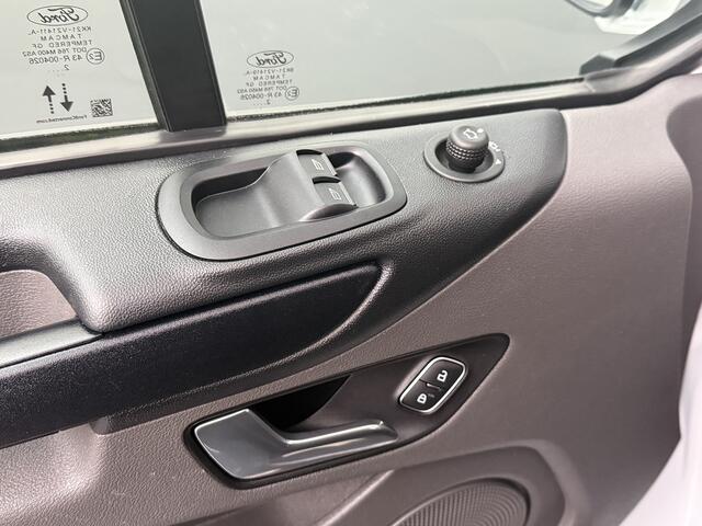 Ford TRANSIT CUSTOM 2.0TDCI 130PK Dubbele Cabine | Navigatie | Camera | 6-Peroons | Trekhaak | Dakdragers