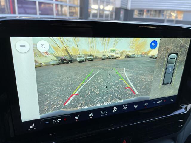 Ford TRANSIT CUSTOM 320 2.5 PHEV L2H1 Black Platinum Dubbele Cabine 233pk Aut / 5 Pers. / 2250kg Trekgewicht / 1100kg Laadvermogen / Vol. Leder / Glaslookpanelen / Privacy Glass / Adapt. Cruise control!