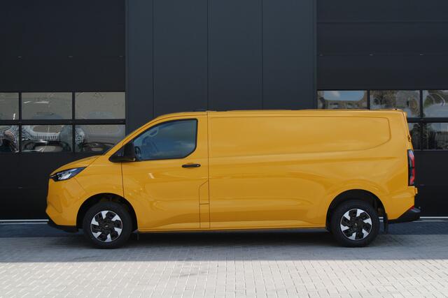 Ford TRANSIT CUSTOM E-Transit 340 L2H1 Trend 65 kWh 136pk - Trekhaak - Camera - LED - Carplay - Grootlicht Assist - Rijklaar