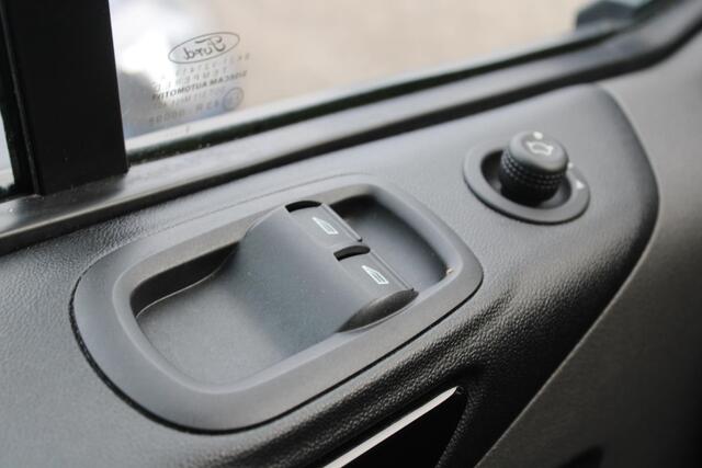 Ford TRANSIT CUSTOM Dubbele Cabine 320 2.0 TDCI L2H1 Sport | Trekhaak | Camera | Winterpack | 18 INCH Lichtmetalen Velgen | Climate Control | Adaptieve Cruise Control